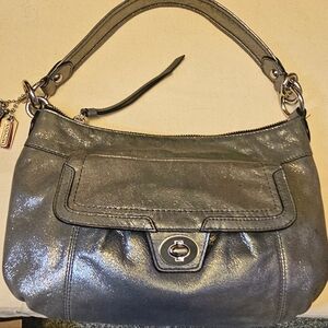 Coach Elegant Silver Metallic Leather Shoulder Bag/2 Hang Tags 2013
